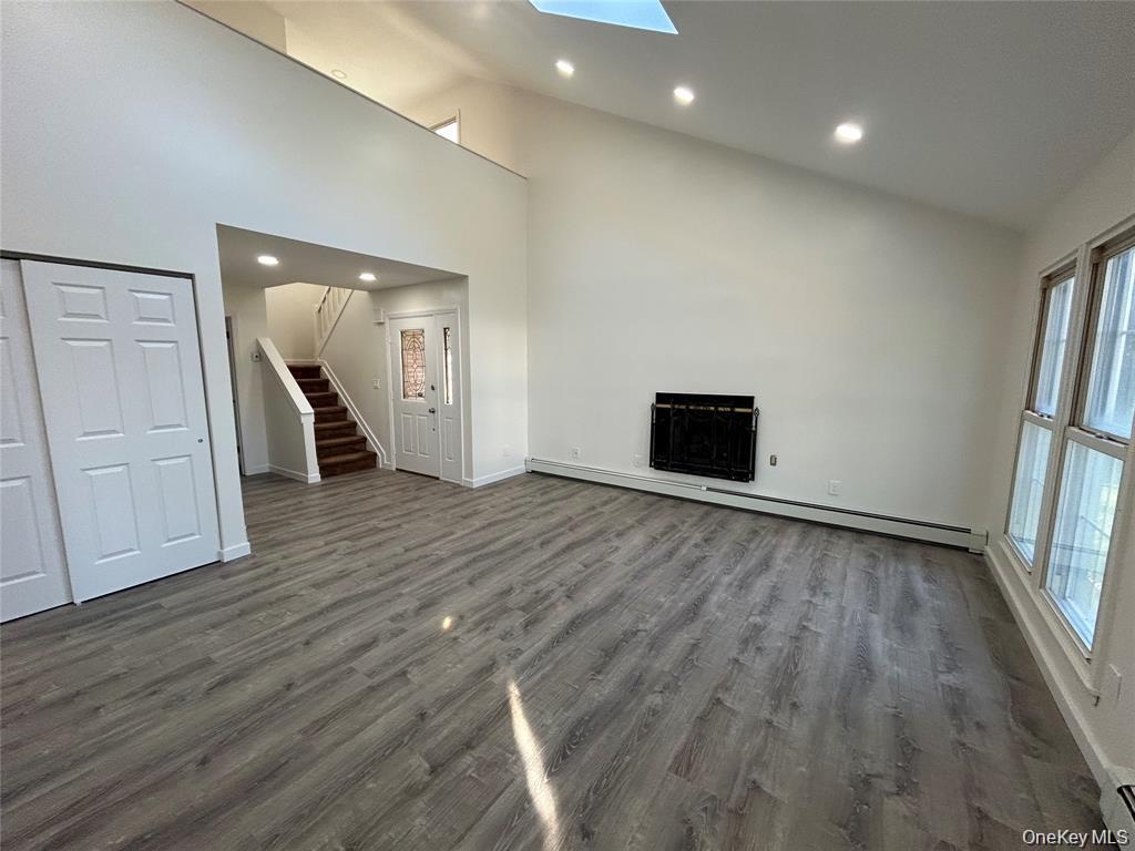 #9 photo, 5 Norfolk Court, Coram , NY 11727