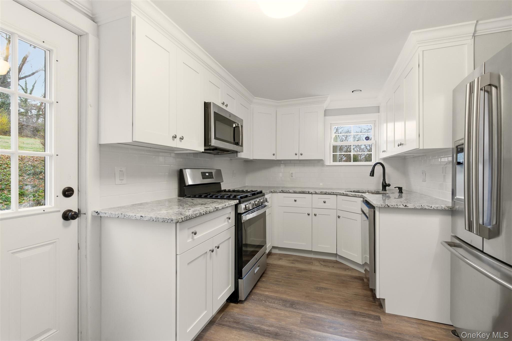 #6 photo, 327 W Neck Road, Lloyd Harbor , NY 11743