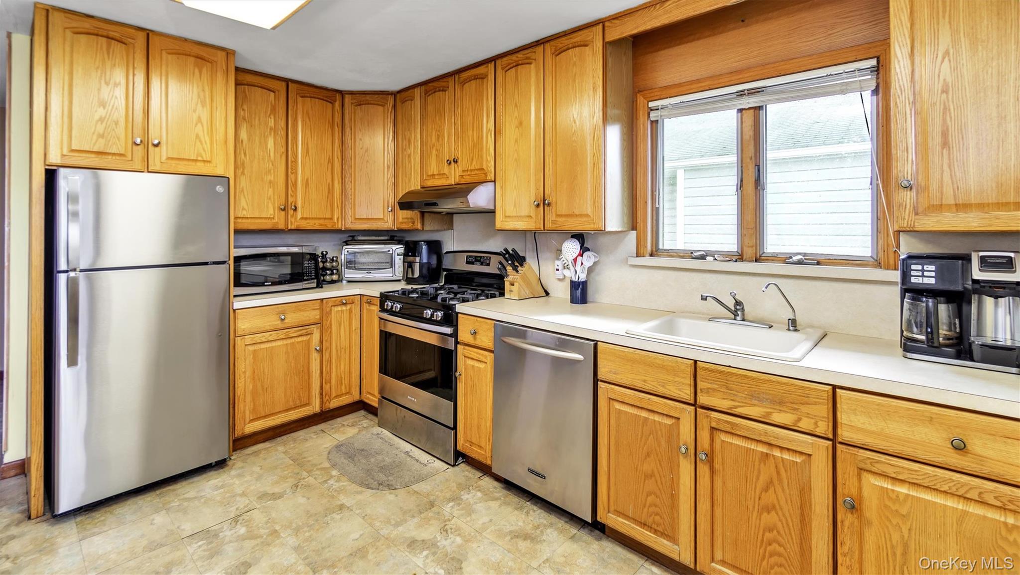 #8 photo, 19 7th Street, Bayville , NY 11709