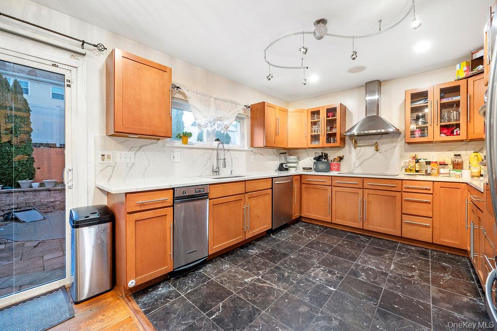 #10 photo, 96 5th Avenue, Holtsville , NY 11742