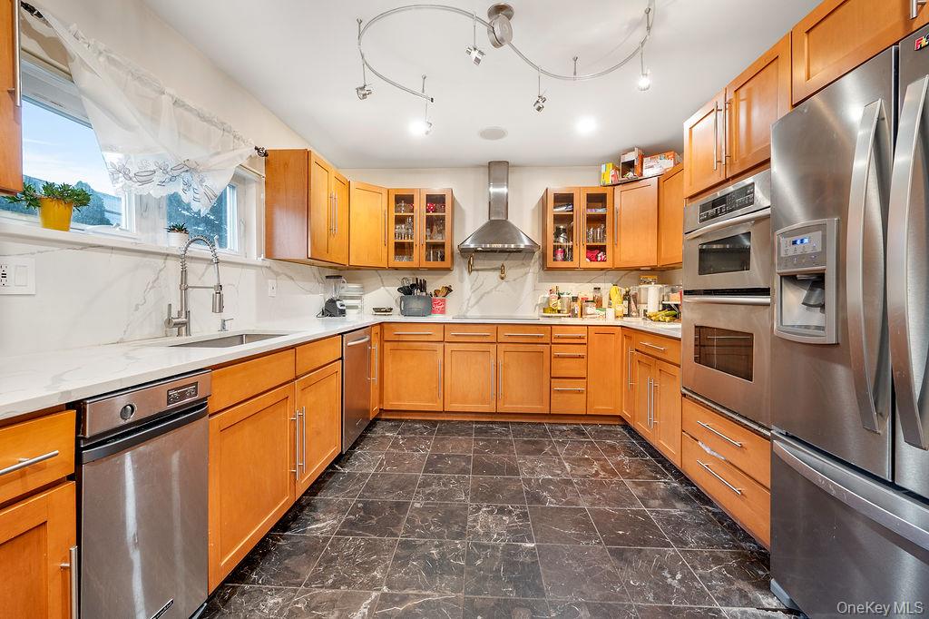 #11 photo, 96 5th Avenue, Holtsville , NY 11742