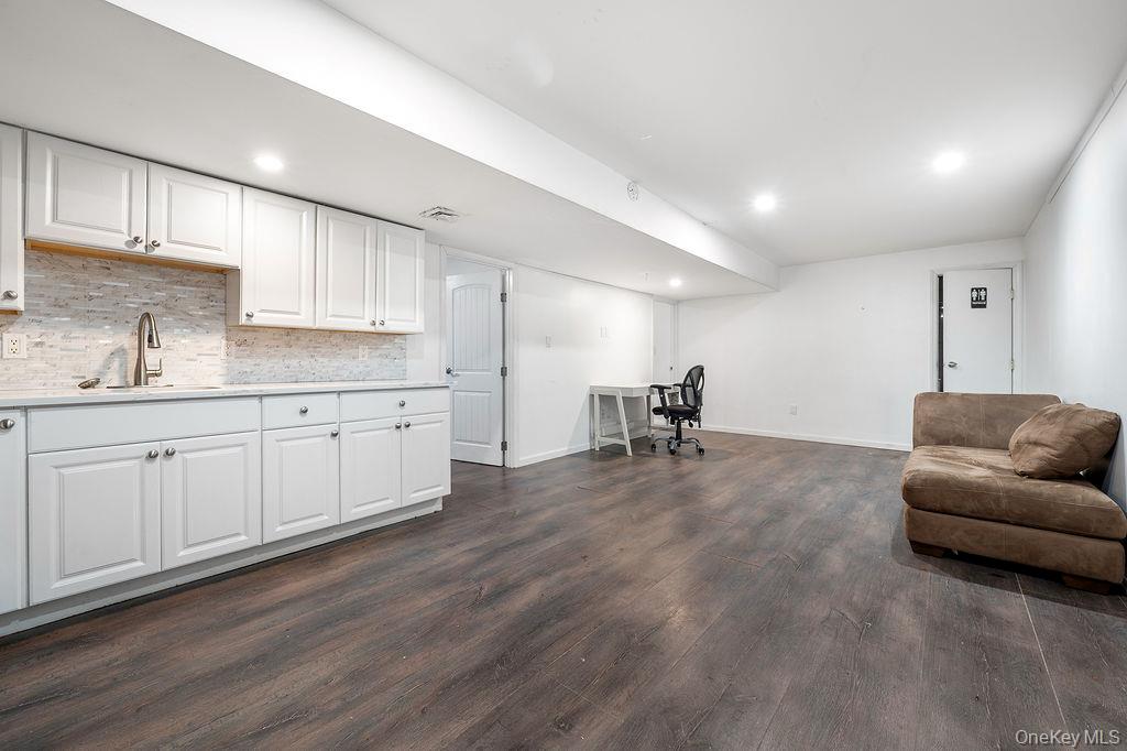 #19 photo, 96 5th Avenue, Holtsville , NY 11742