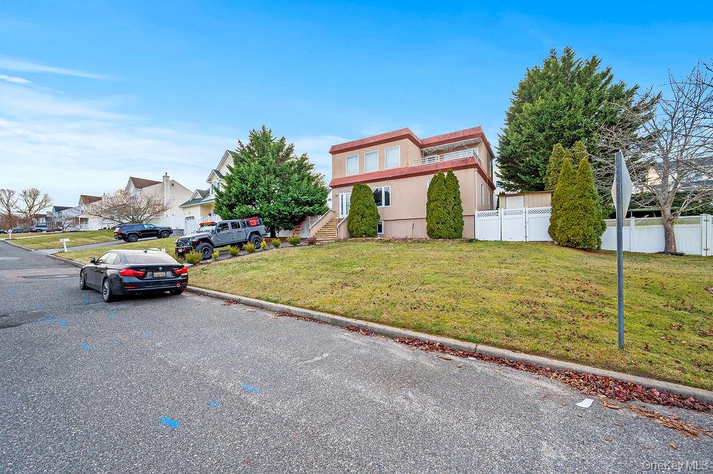 #3 photo, 96 5th Avenue, Holtsville , NY 11742