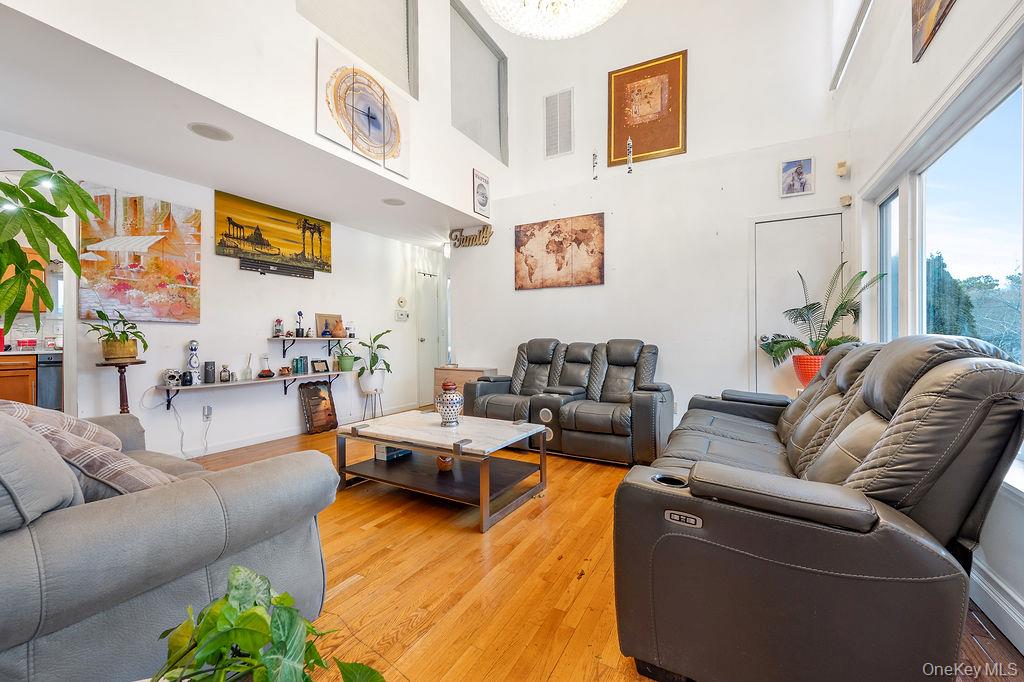 #4 photo, 96 5th Avenue, Holtsville , NY 11742