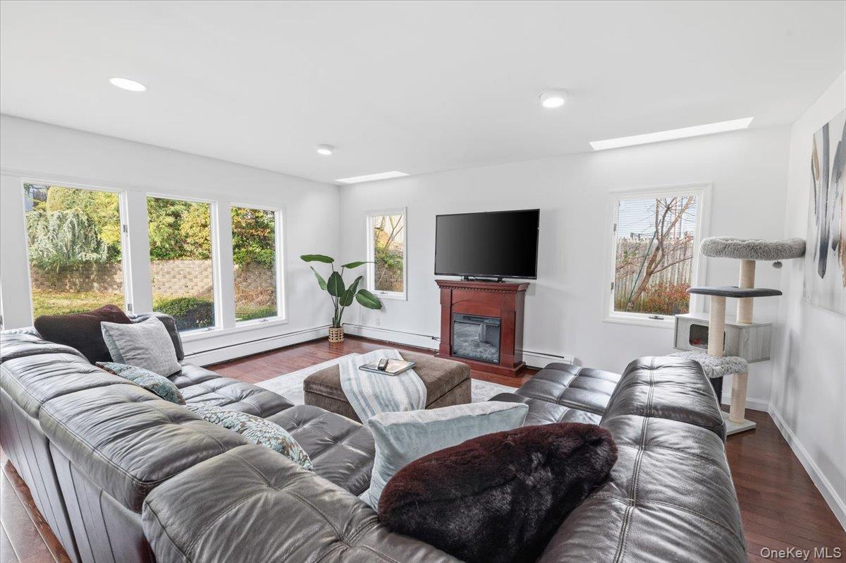 #18 photo, 59 Hazelwood Drive, מחוז נסאו Jericho , NY 11753