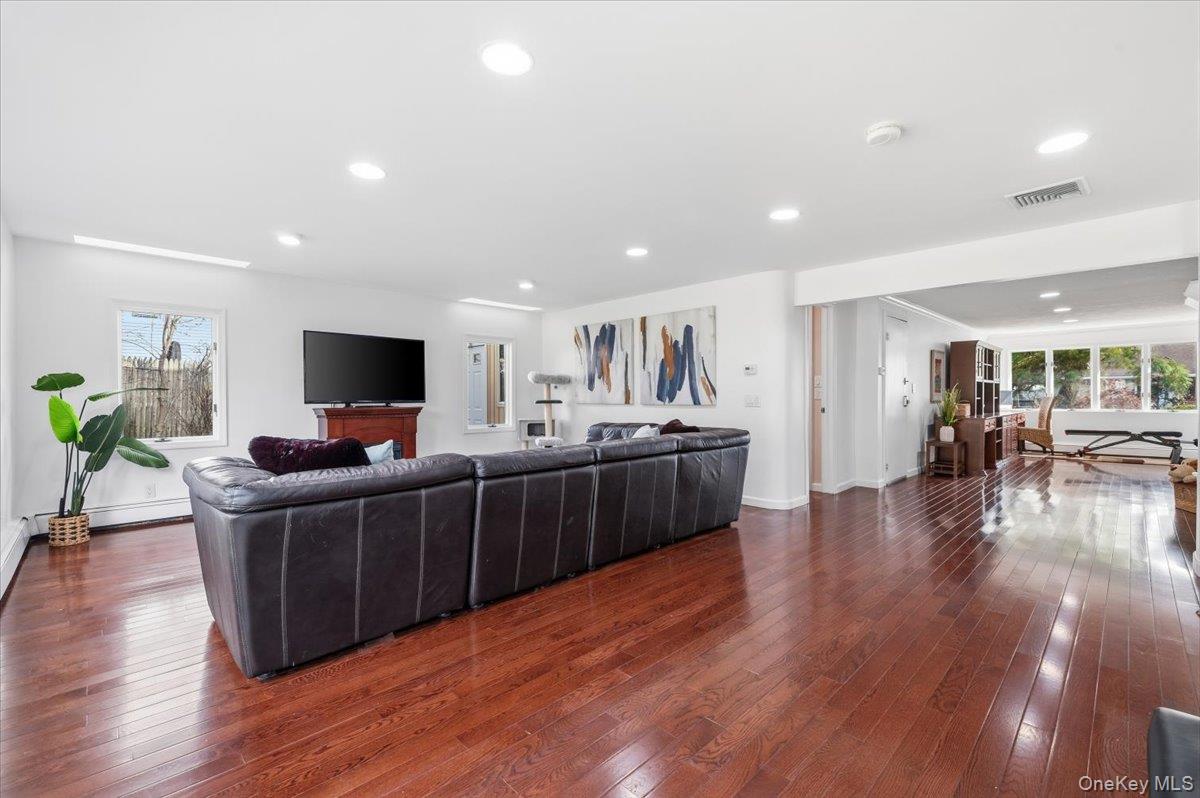 #19 photo, 59 Hazelwood Drive, מחוז נסאו Jericho , NY 11753