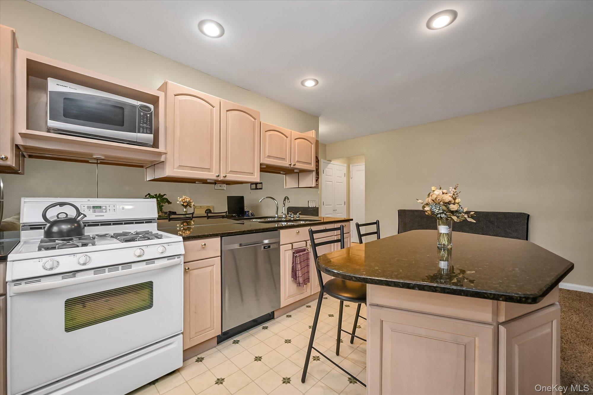 #10 photo, 25 Elizabeth Street, Farmingdale , NY 11735