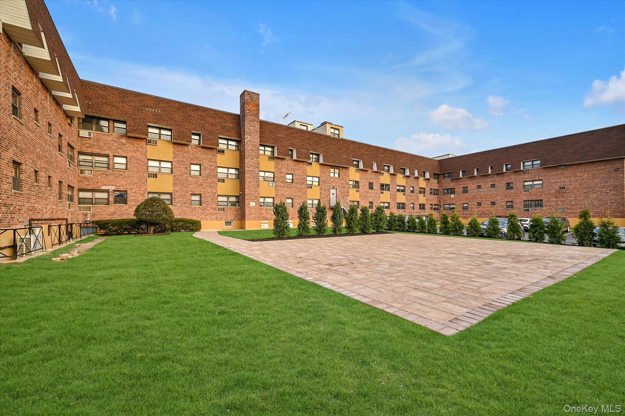 #20 photo, 25 Elizabeth Street, Farmingdale , NY 11735