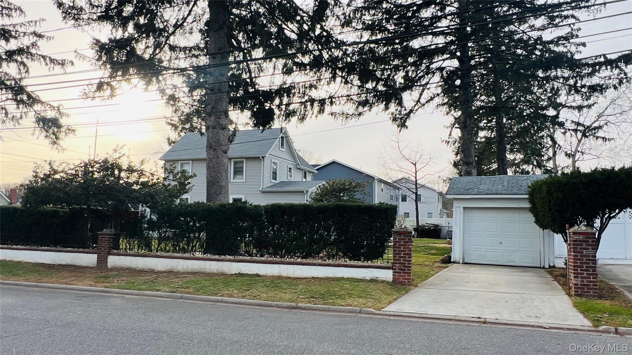 #2 photo, 41 Stone Avenue, Babylon , NY 11703