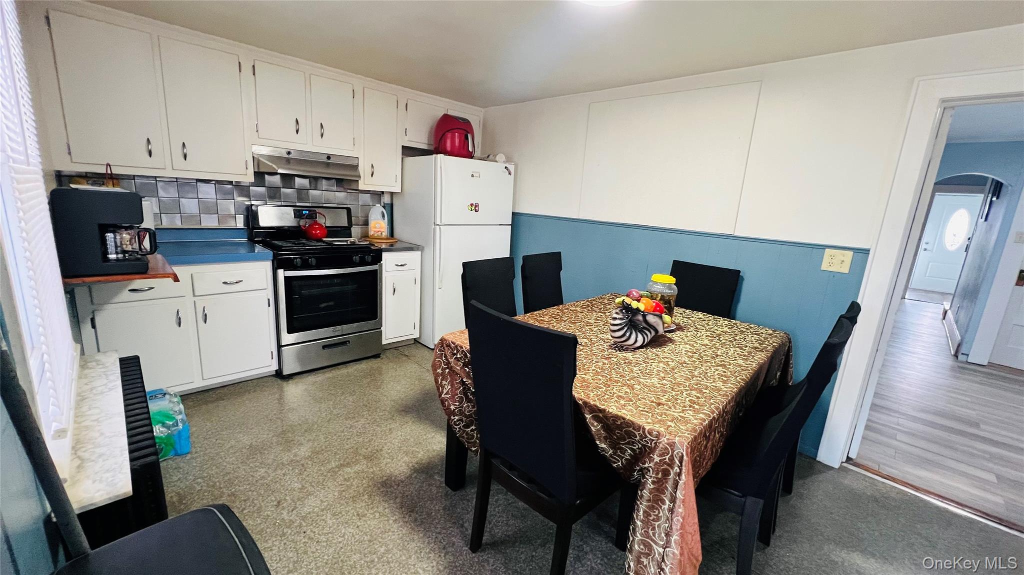 #3 photo, 41 Stone Avenue, Babylon , NY 11703