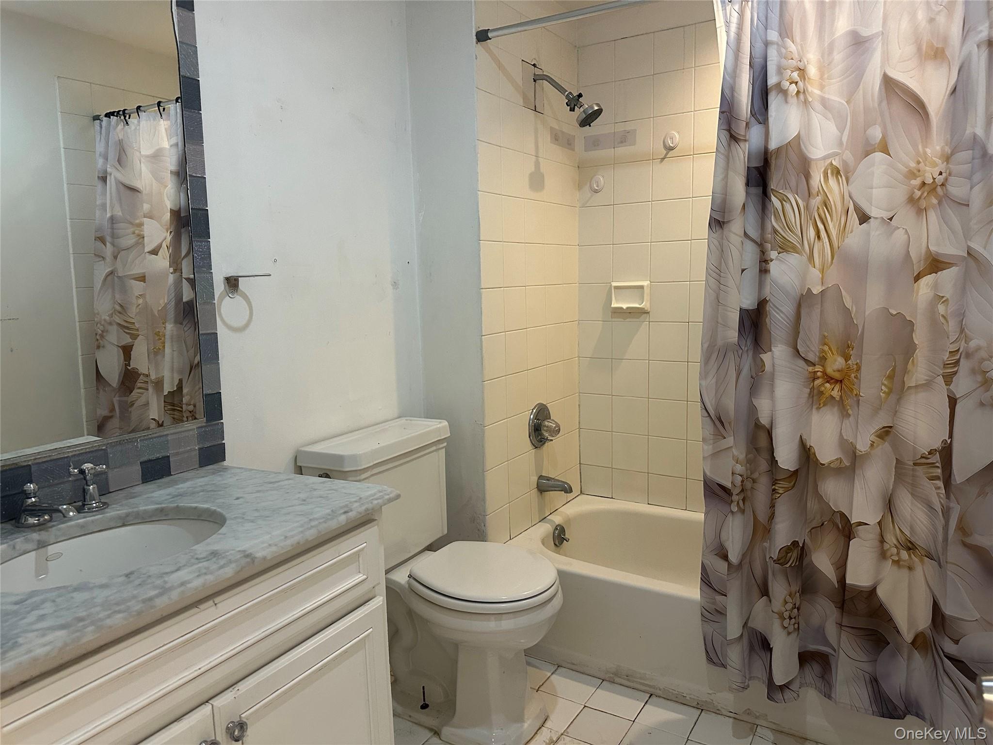 #17 photo, 9 Woodview Way, Hampton Bays , NY 11946