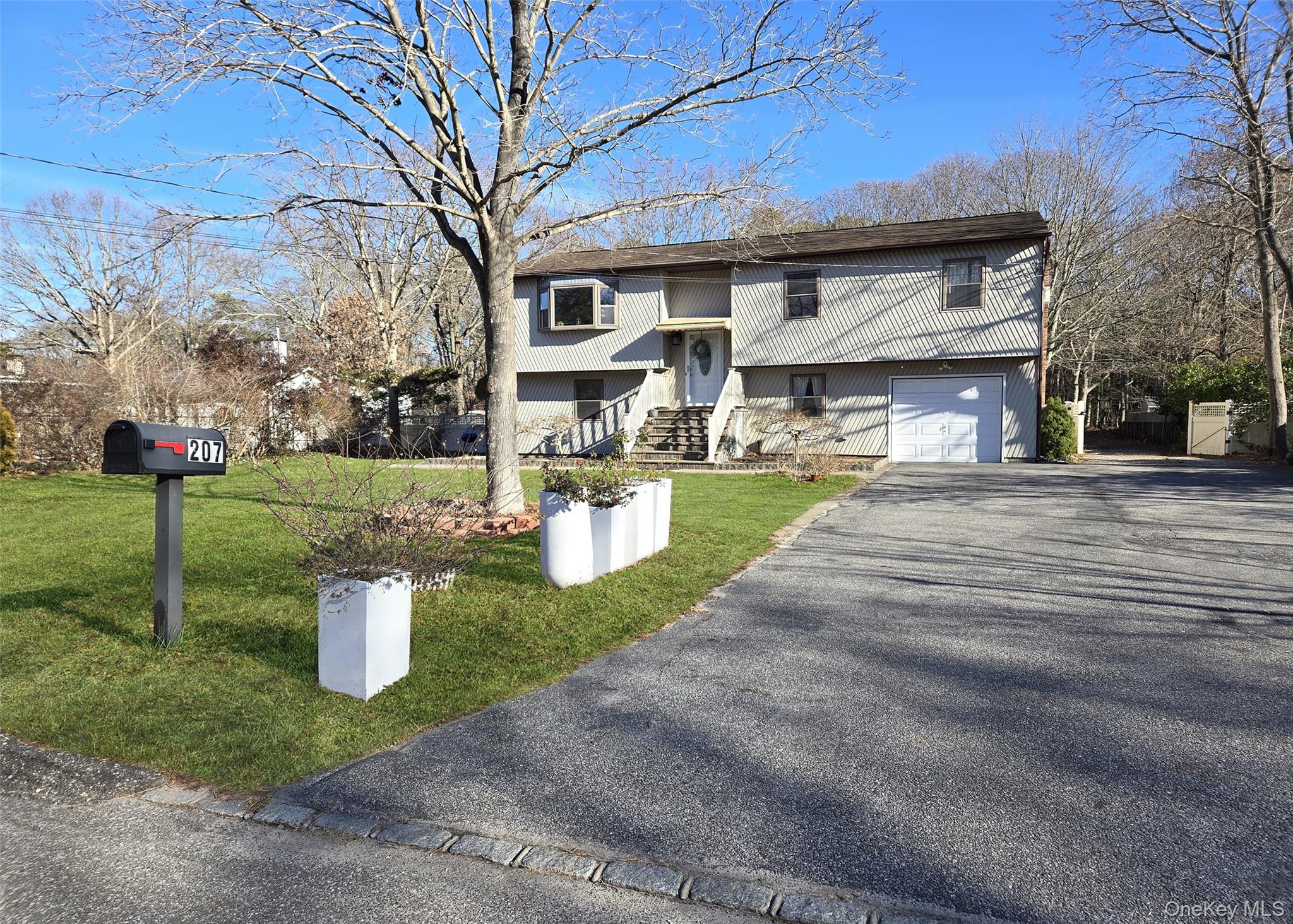 #1 photo, 207 N Evergreen Drive, Selden , NY 11784