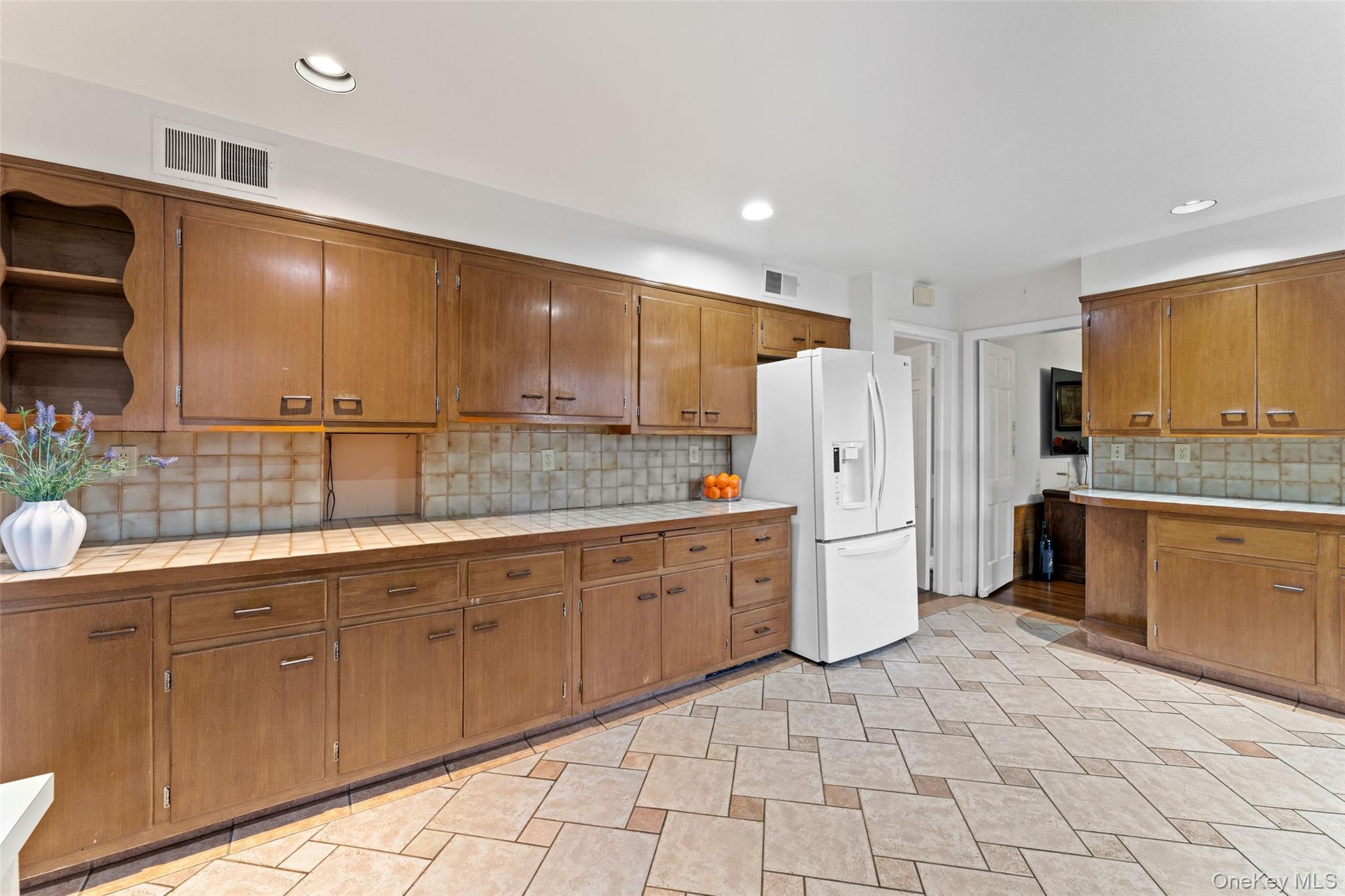 #10 photo, 285 Old Colony Road, Hartsdale , NY 10530