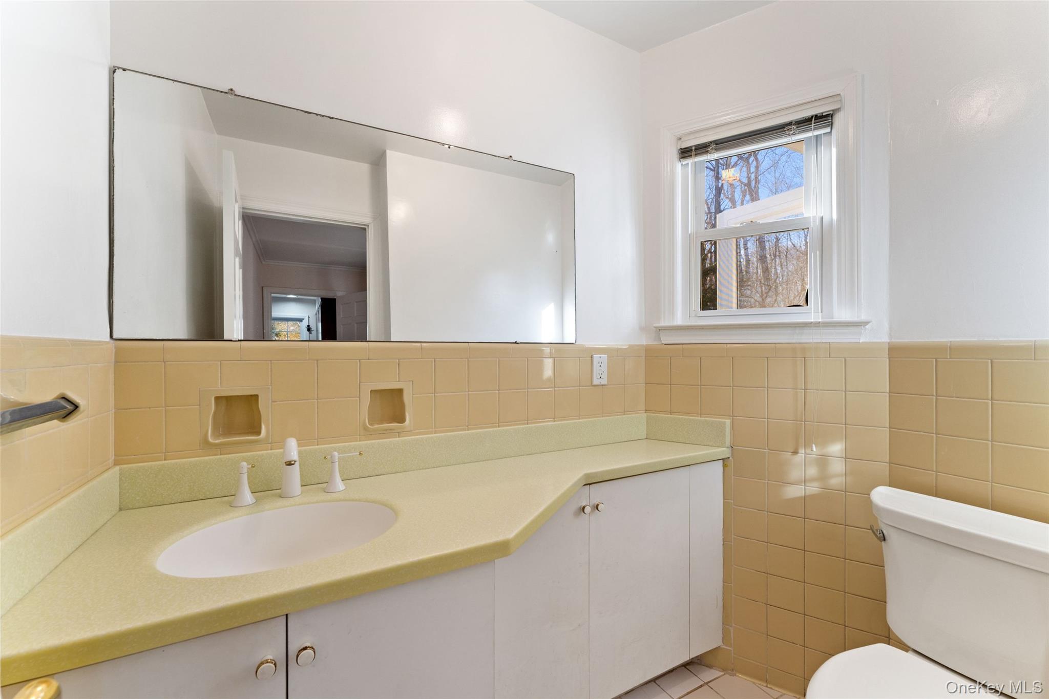 #13 photo, 285 Old Colony Road, Hartsdale , NY 10530