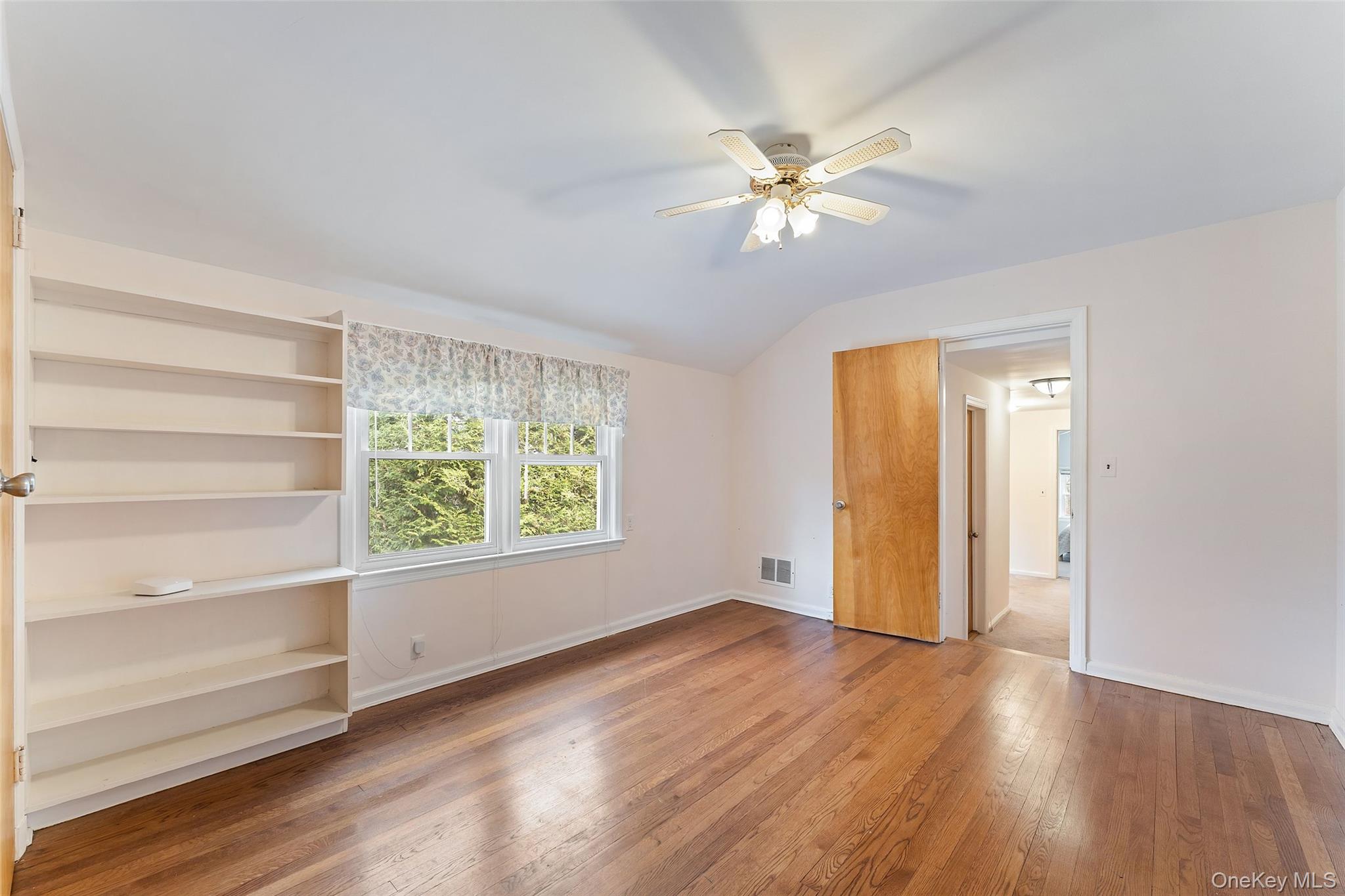 #19 photo, 285 Old Colony Road, Hartsdale , NY 10530