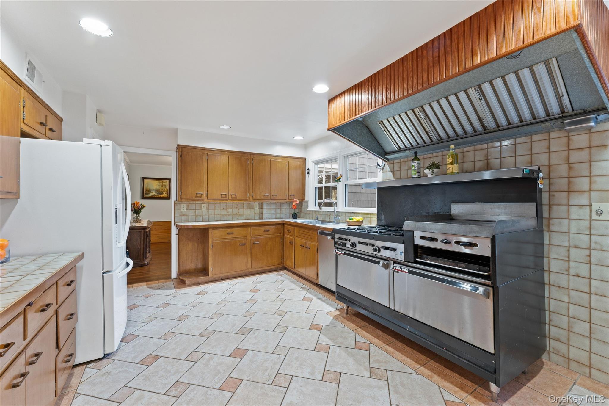 #8 photo, 285 Old Colony Road, Hartsdale , NY 10530