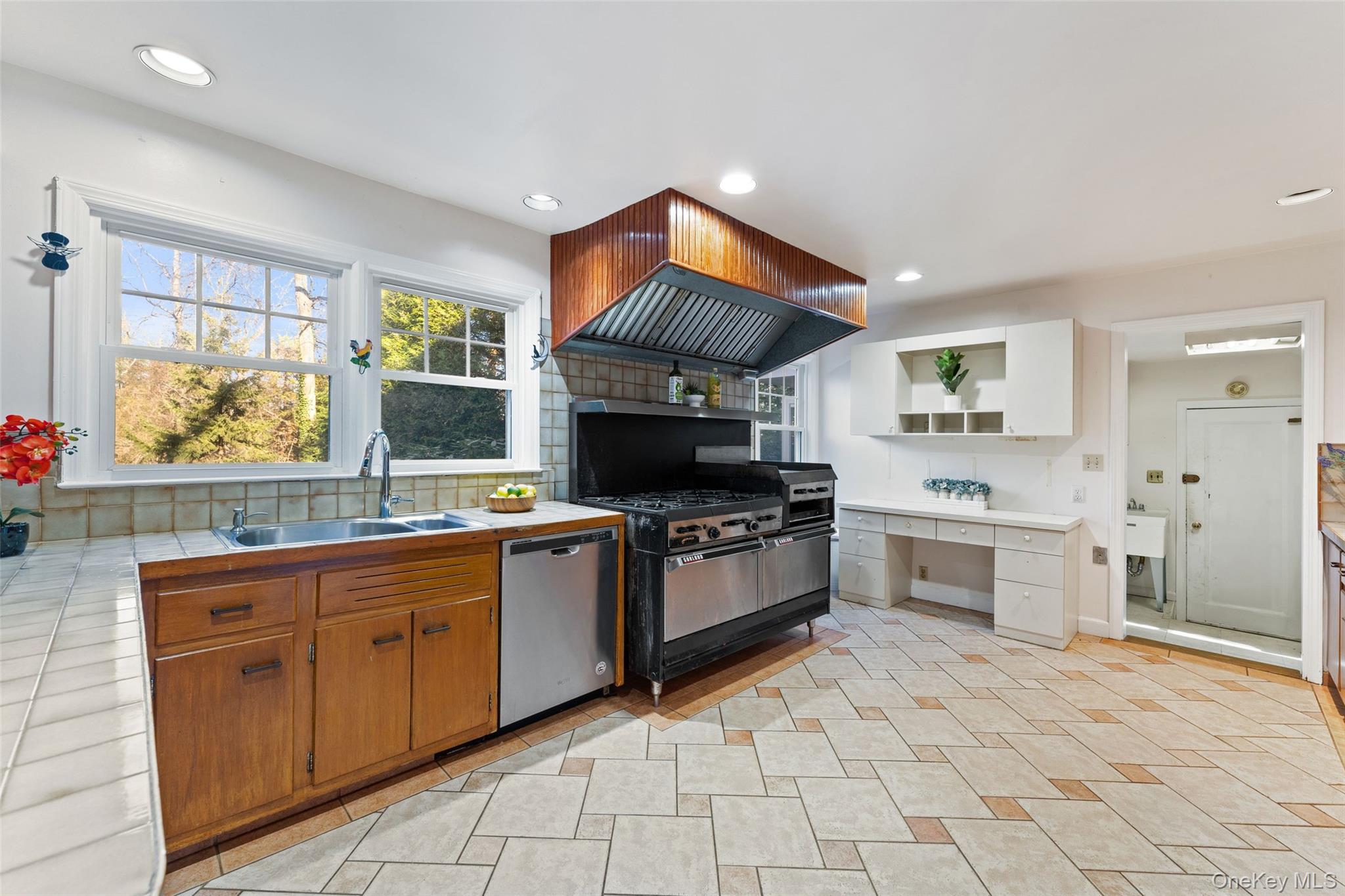 #9 photo, 285 Old Colony Road, Hartsdale , NY 10530