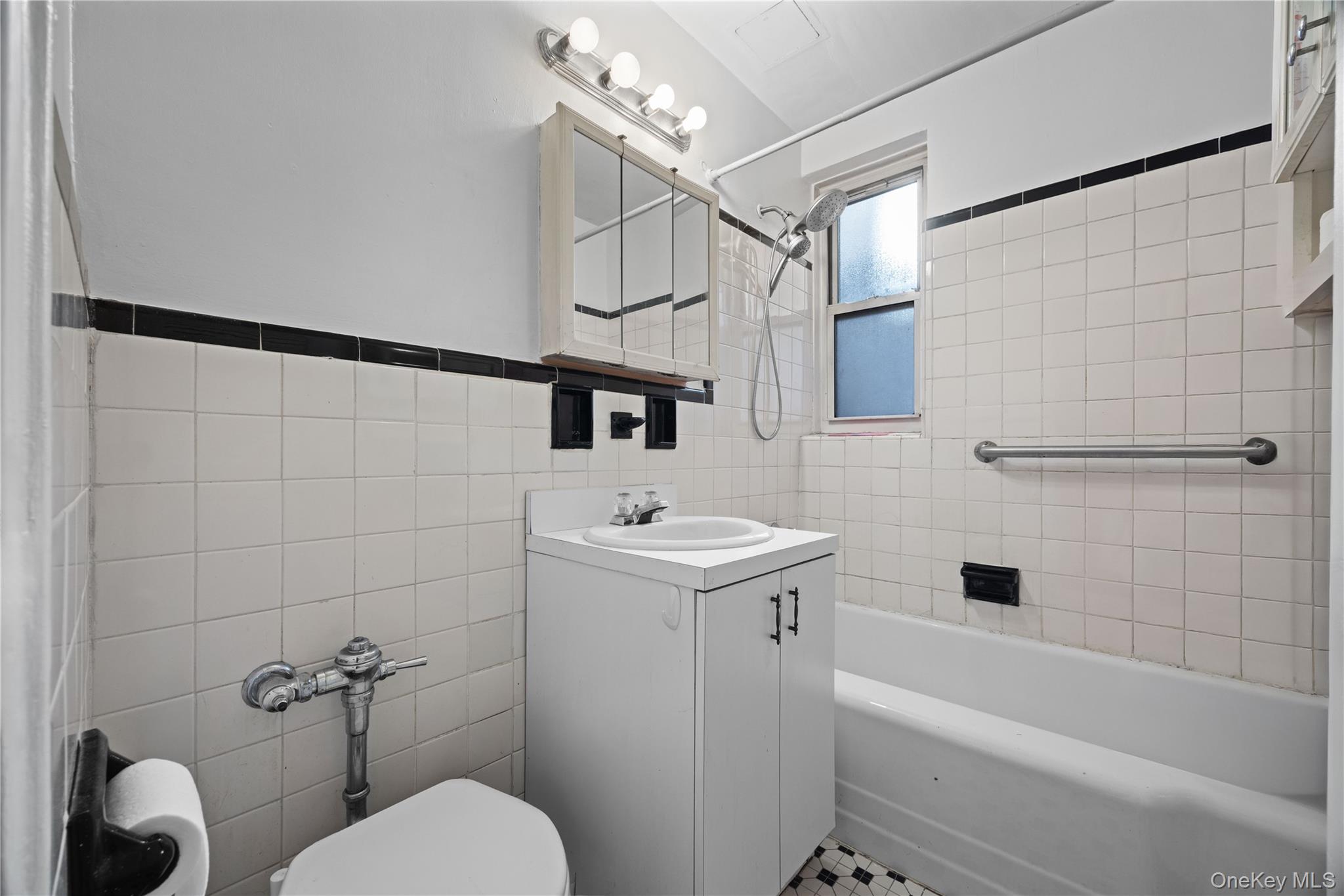 #13 photo, 480 Riverdale, Yonkers , NY 10705