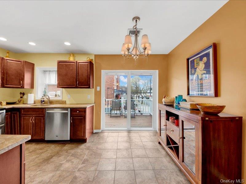 #11 photo, 2576 Harding Avenue, Bronx , NY 10465