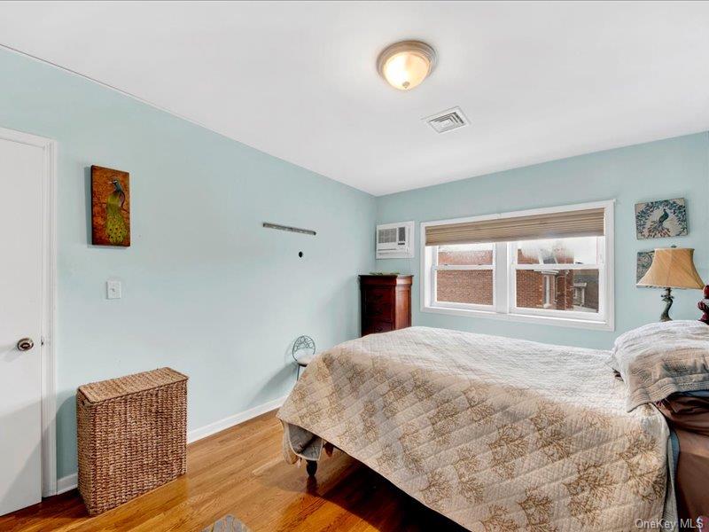 #15 photo, 2576 Harding Avenue, Bronx , NY 10465