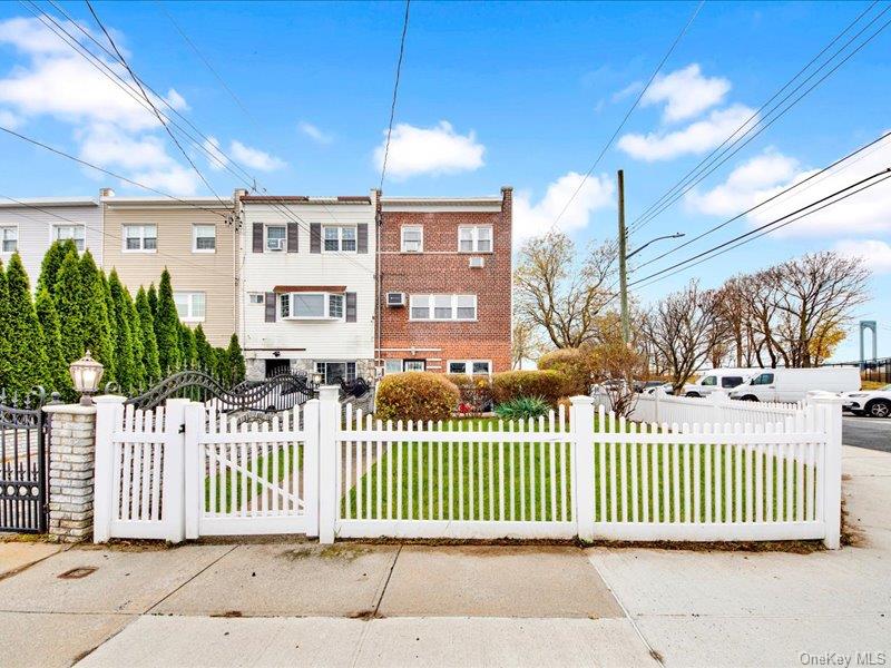 #2 photo, 2576 Harding Avenue, Bronx , NY 10465
