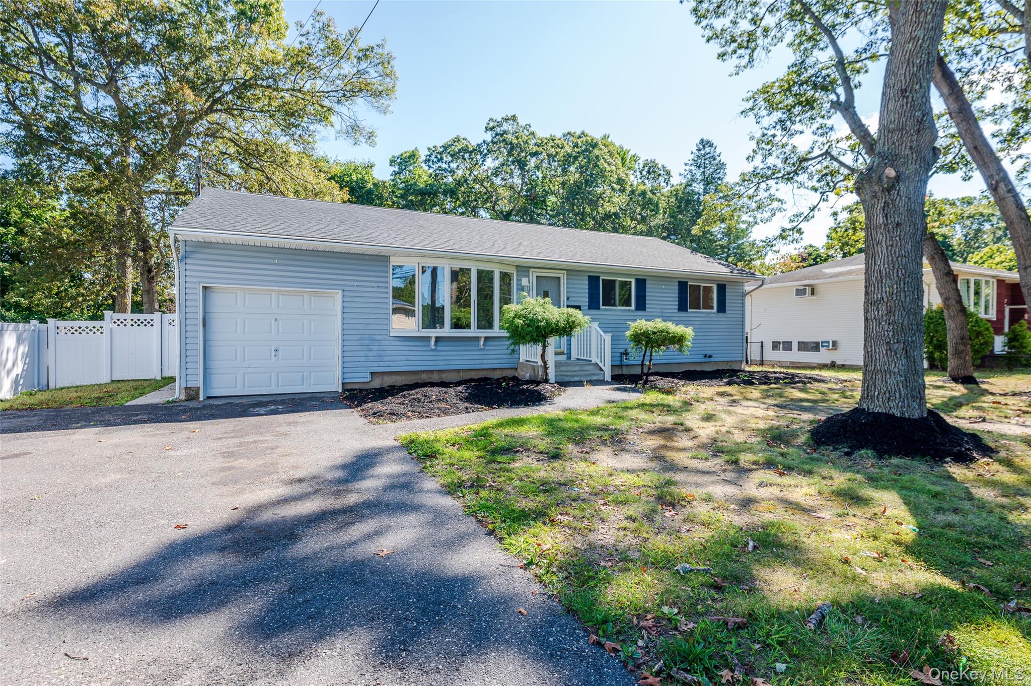 #19 photo, 1139 Waverly Avenue, Farmingville , NY 11738