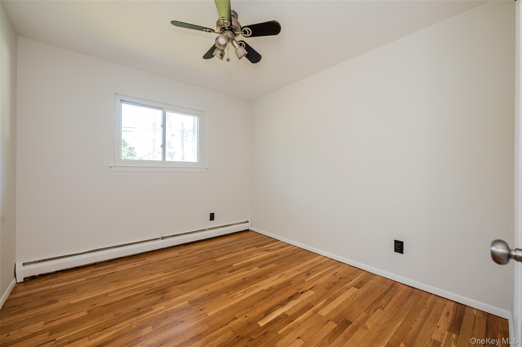 #7 photo, 1139 Waverly Avenue, Farmingville , NY 11738