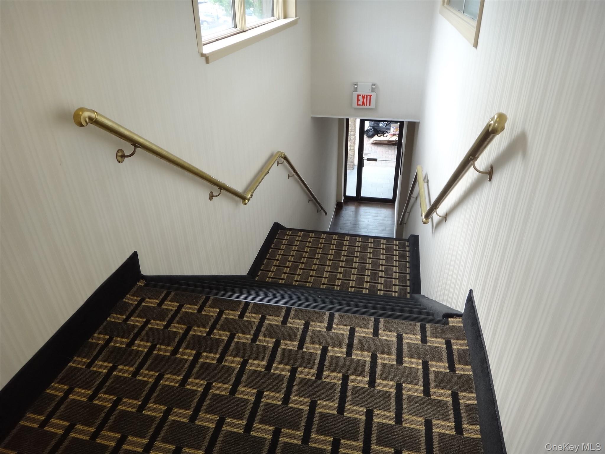 #6 photo, 33 Great Neck Road, Great Neck , NY 11021