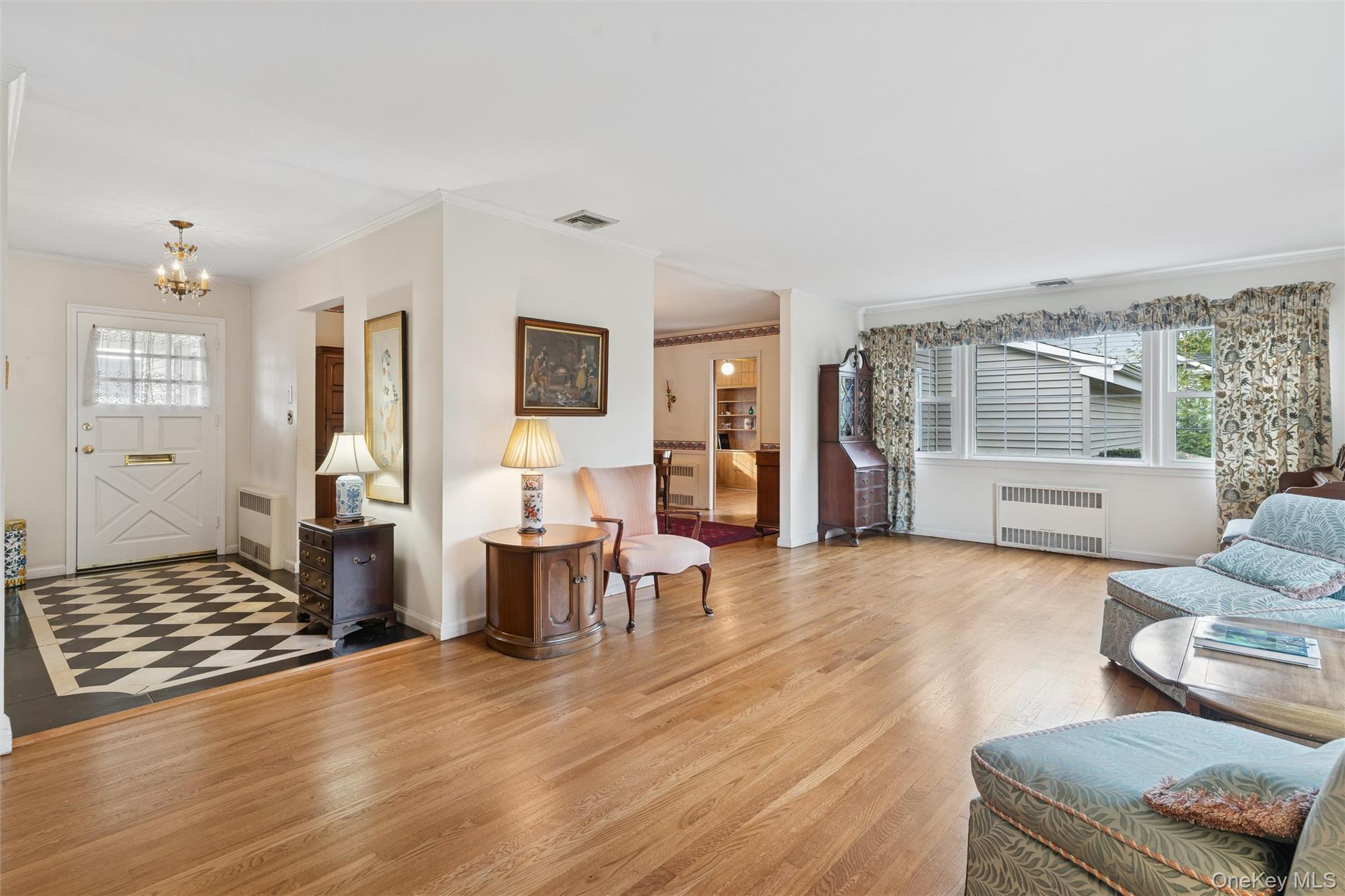 #10 photo, 23 Saint Pauls Place, Garden City , NY 11530