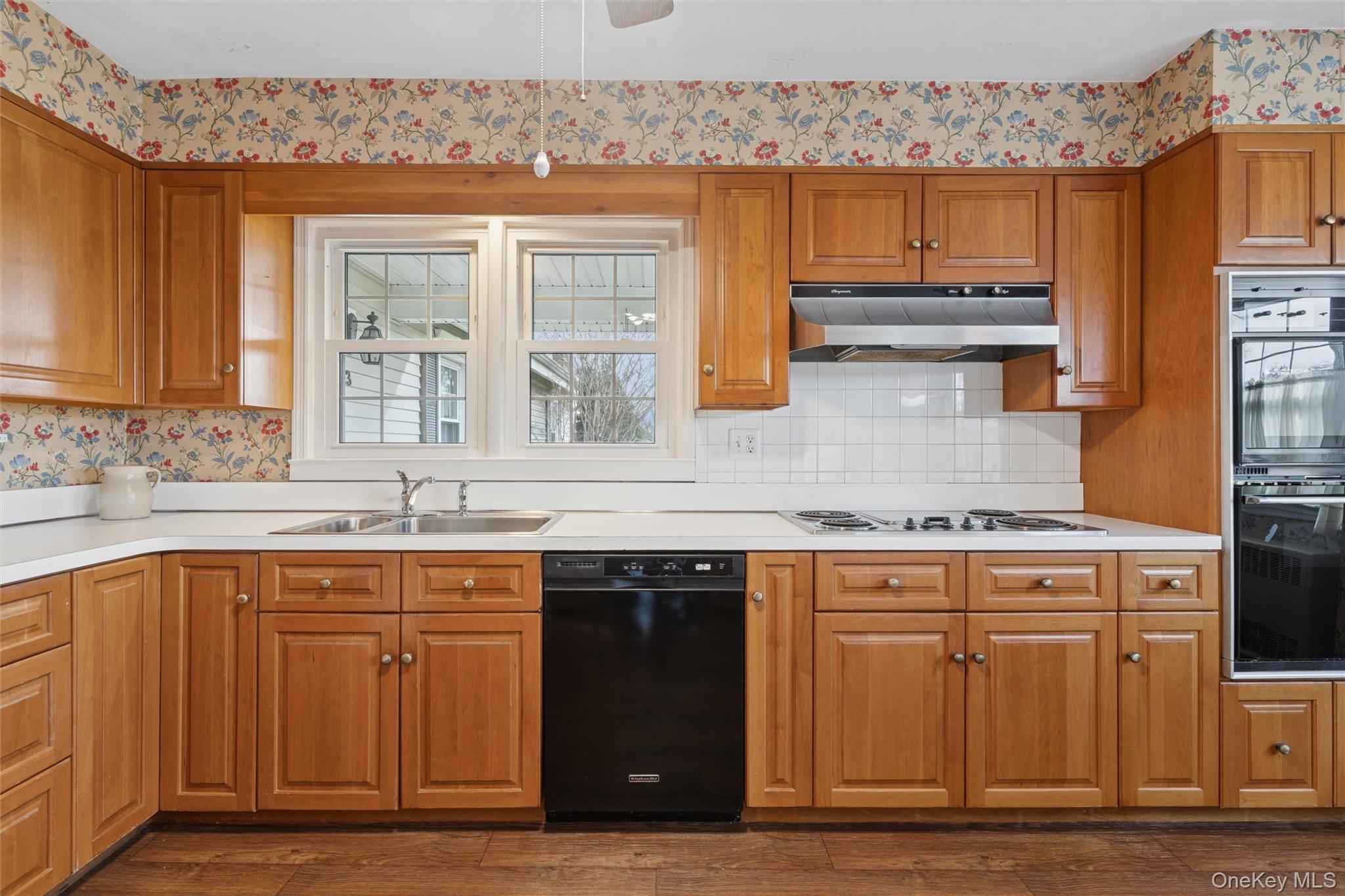 #14 photo, 23 Saint Pauls Place, Garden City , NY 11530