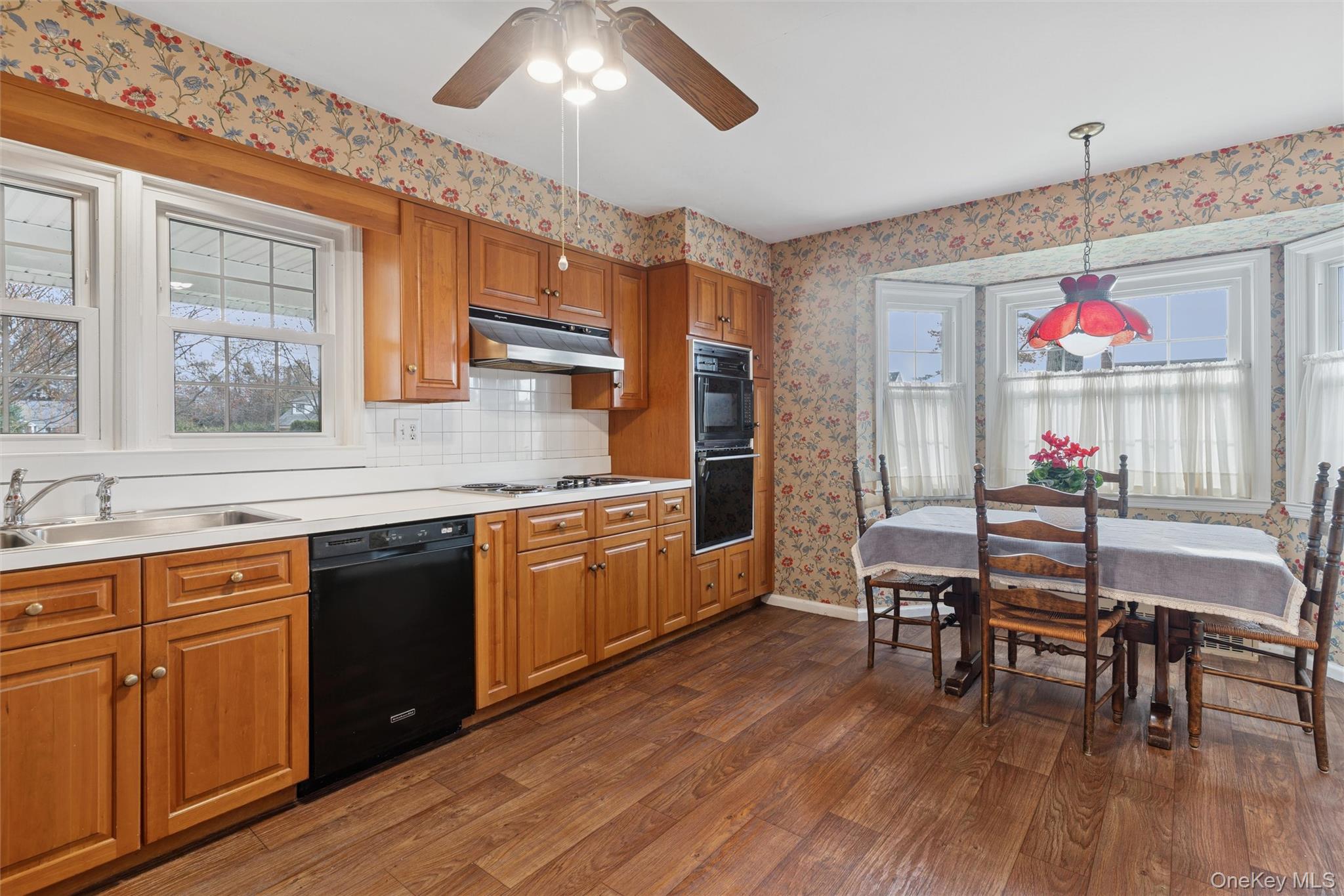 #15 photo, 23 Saint Pauls Place, Garden City , NY 11530