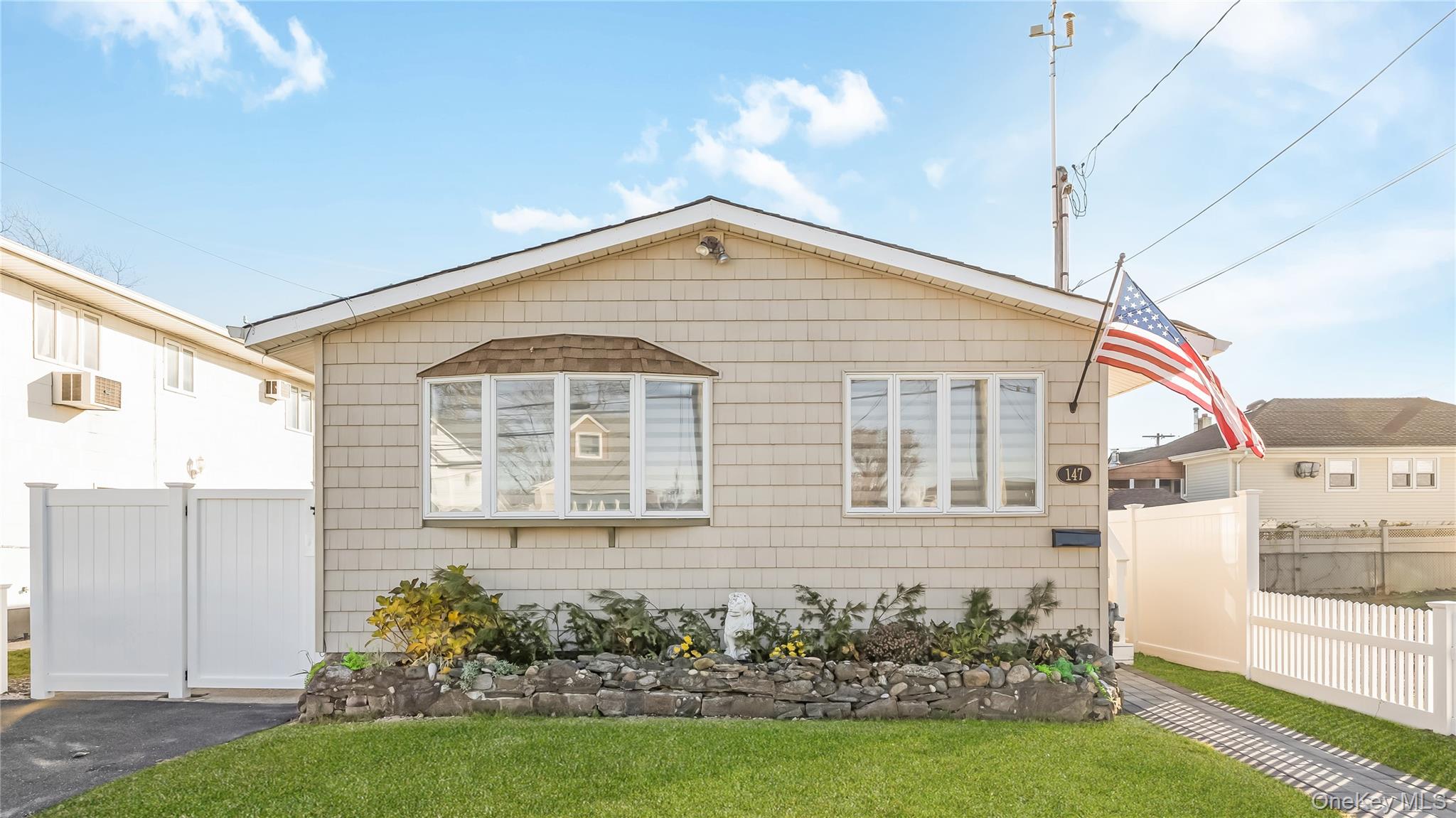 #1 photo, 147 W Hampton Road, Lindenhurst , NY 11757