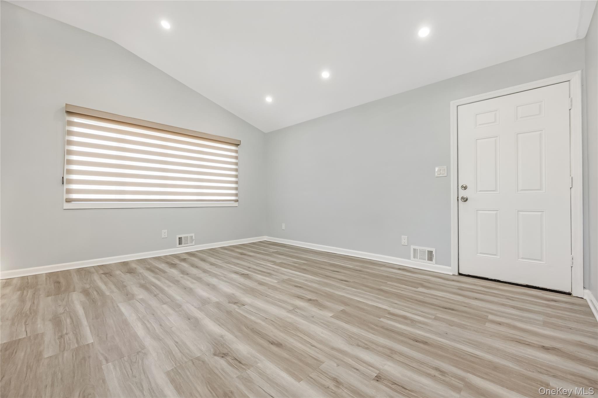 #10 photo, 147 W Hampton Road, Lindenhurst , NY 11757