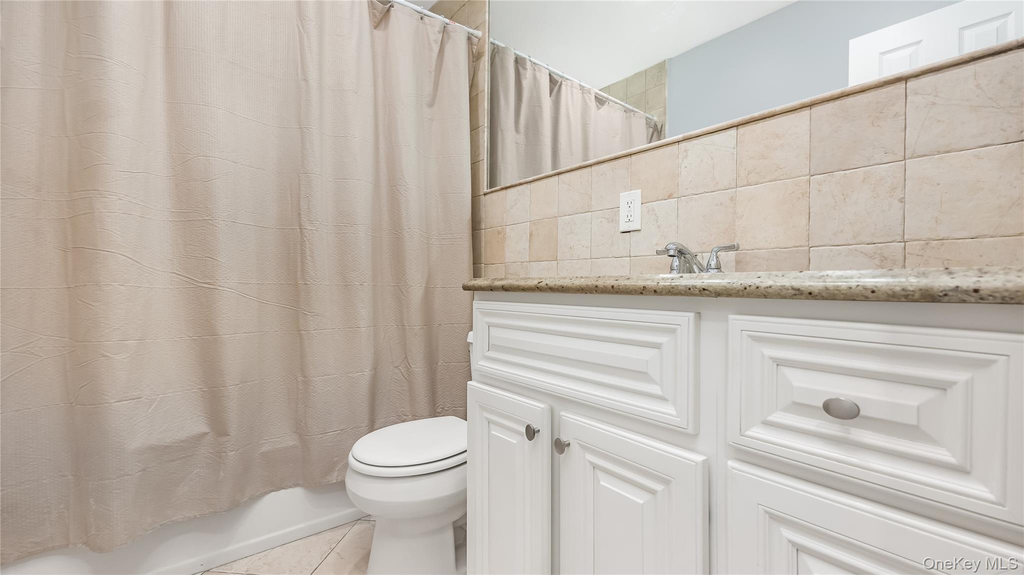 #13 photo, 147 W Hampton Road, Lindenhurst , NY 11757