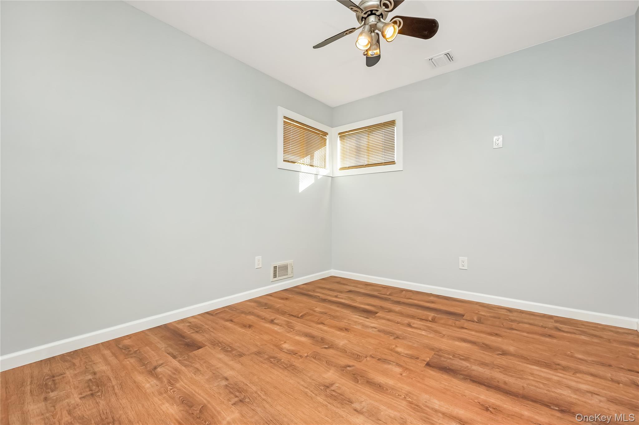 #16 photo, 147 W Hampton Road, Lindenhurst , NY 11757