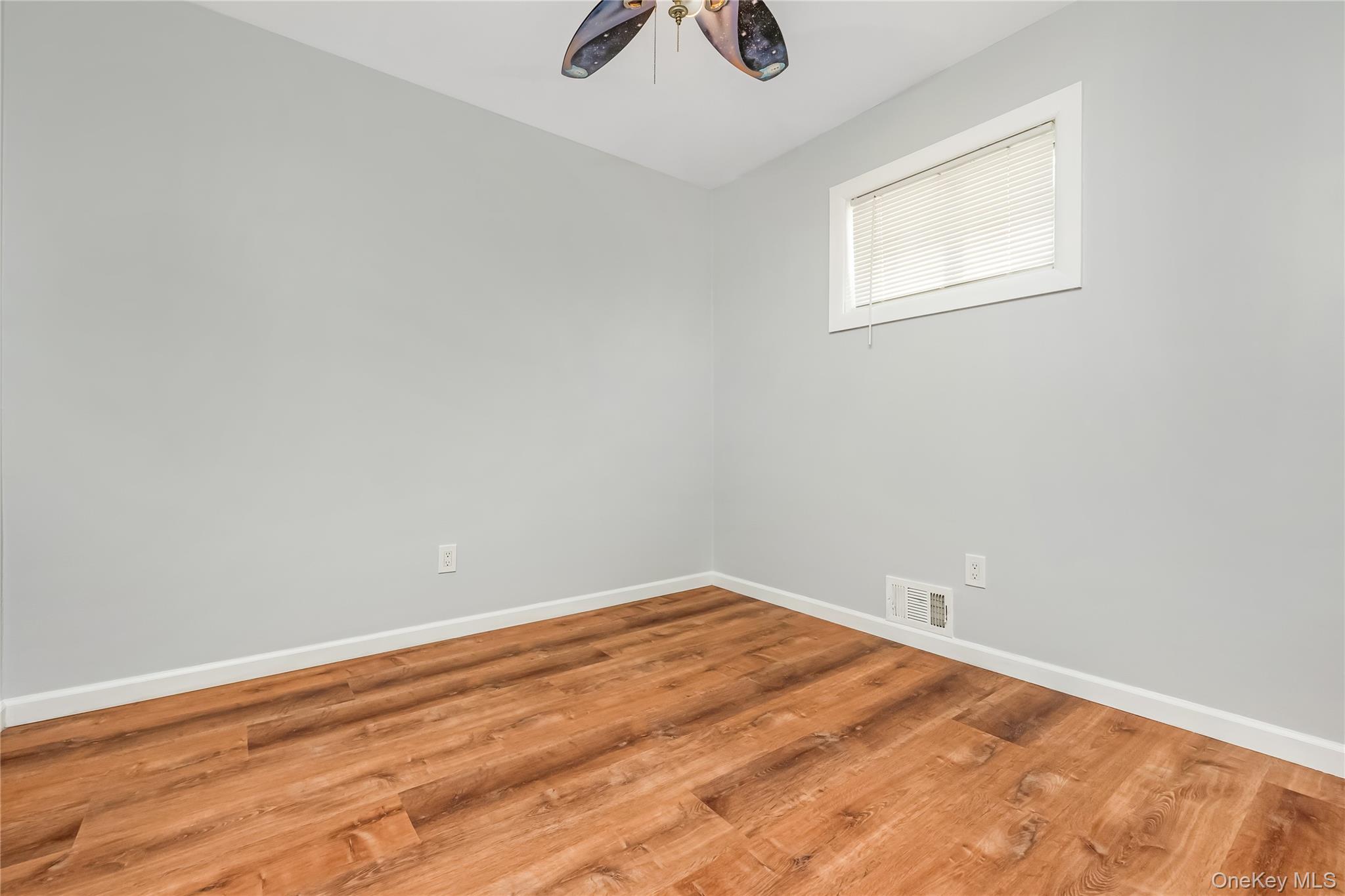 #18 photo, 147 W Hampton Road, Lindenhurst , NY 11757