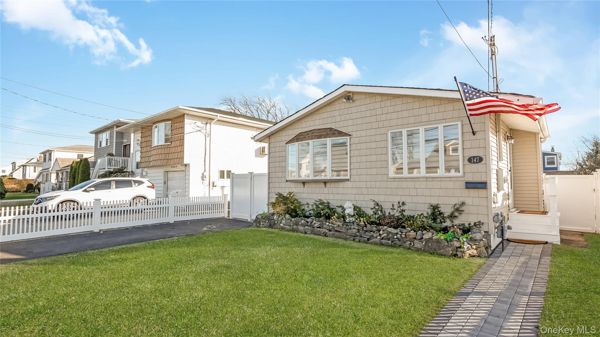 #2 photo, 147 W Hampton Road, Lindenhurst , NY 11757