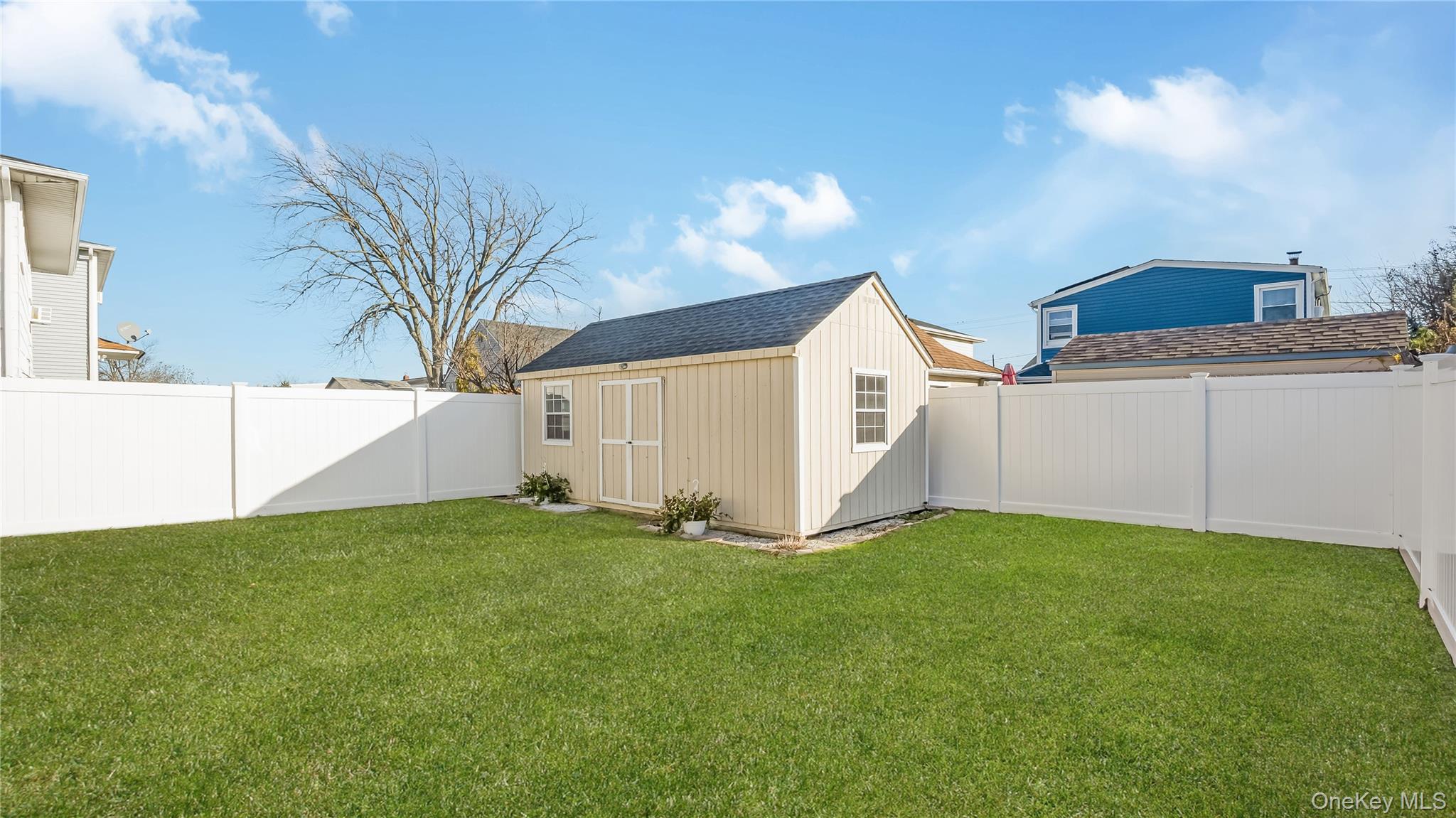 #20 photo, 147 W Hampton Road, Lindenhurst , NY 11757