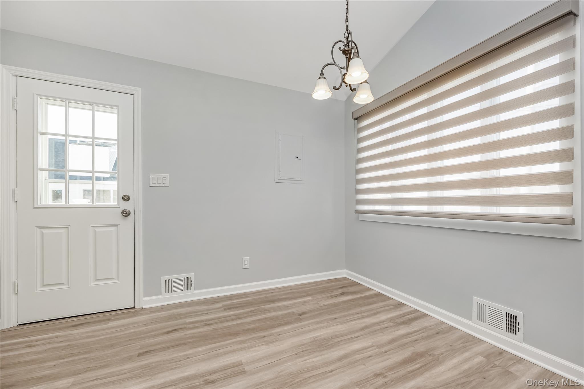 #6 photo, 147 W Hampton Road, Lindenhurst , NY 11757