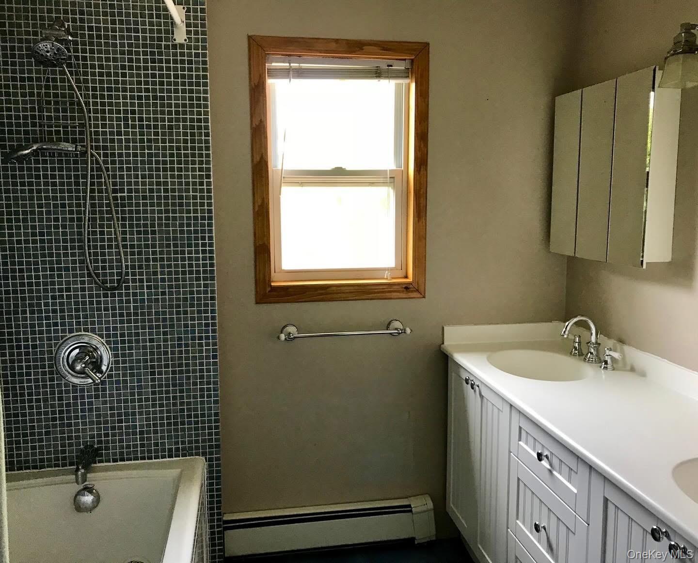 #7 photo, 601 Little East Neck Road, 東長島 West Babylon , NY 11704