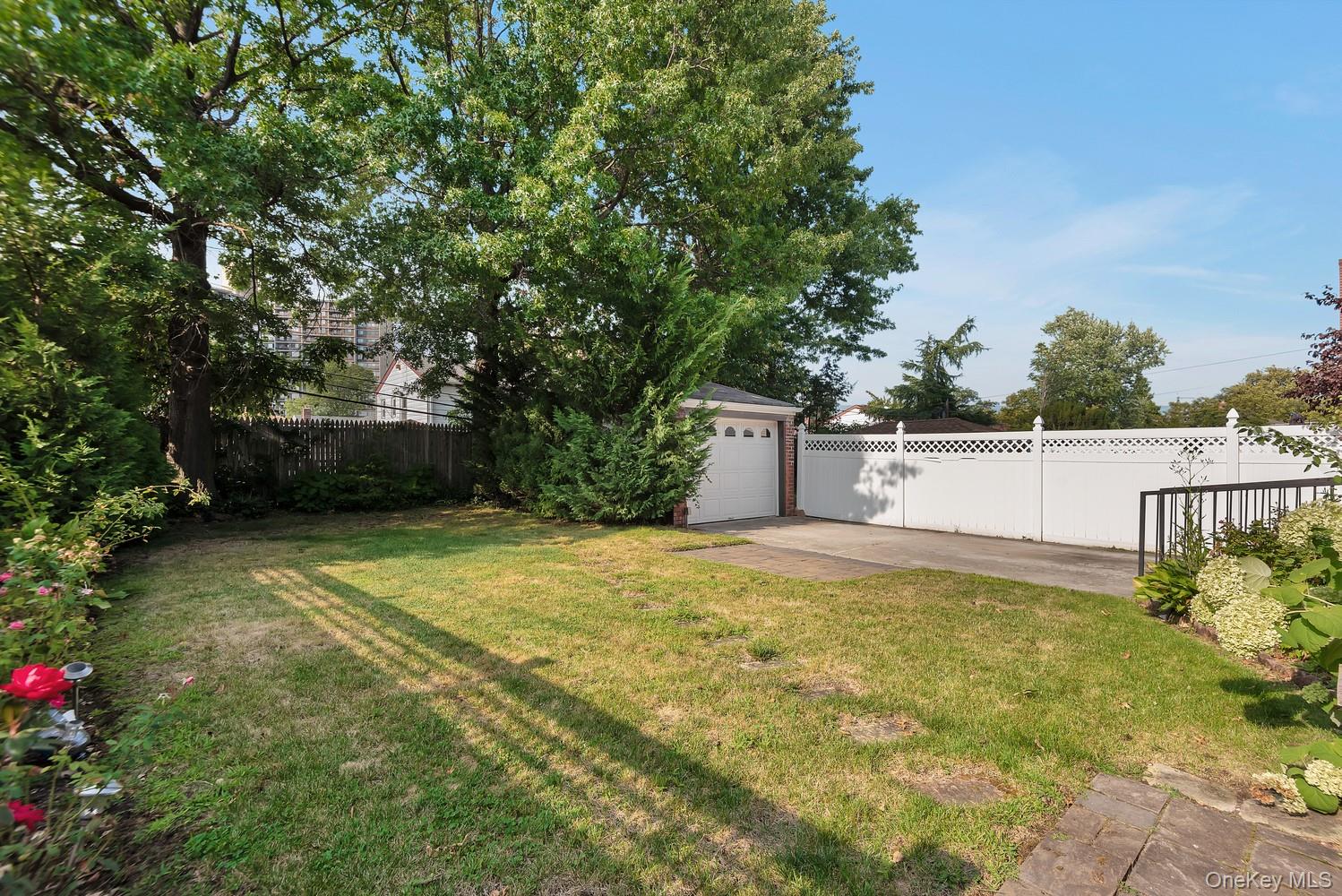 #15 photo, 209-25 28th Avenue, Bayside , NY 11360