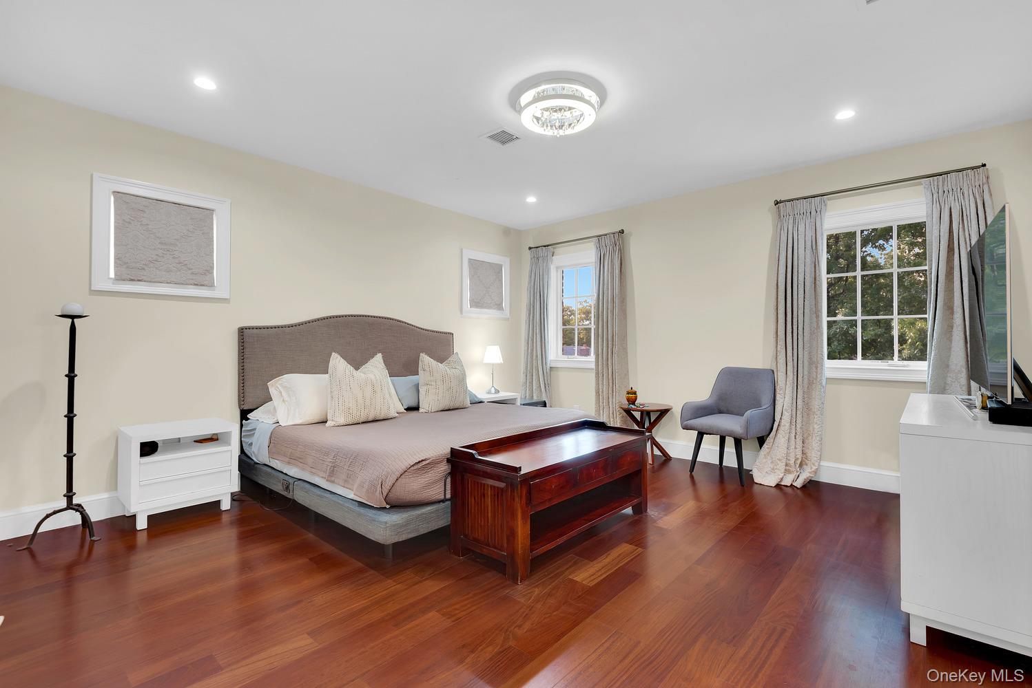 #9 photo, 209-25 28th Avenue, Bayside , NY 11360