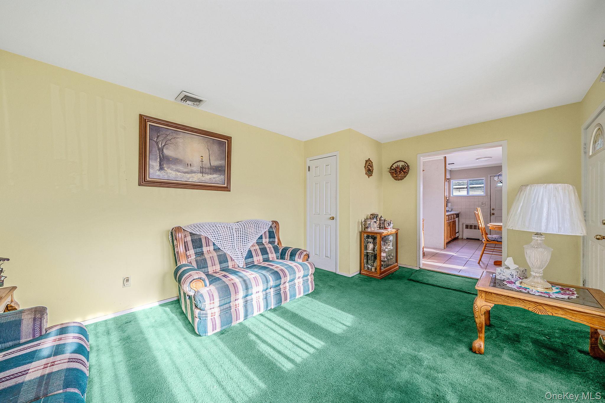 #19 photo, 171 N Oak Street, Massapequa Park , NY 11758