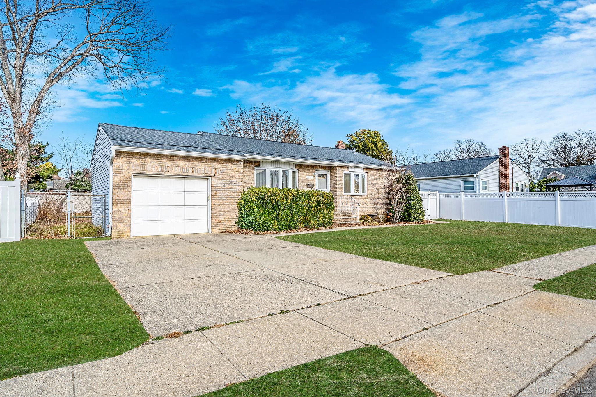 #2 photo, 171 N Oak Street, Massapequa Park , NY 11758