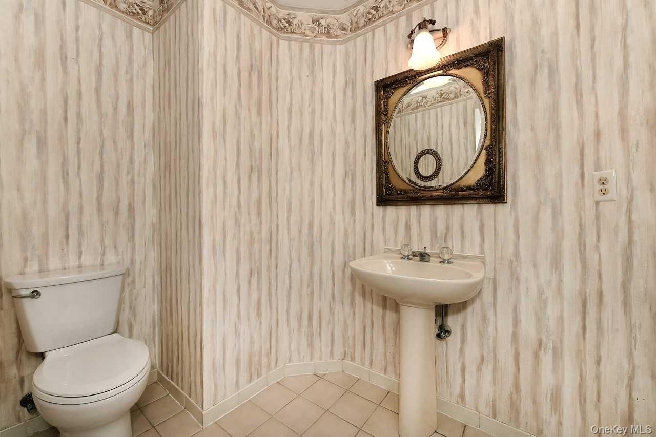 #18 photo, 79 Lakebridge Drive, Kings Park , NY 11754