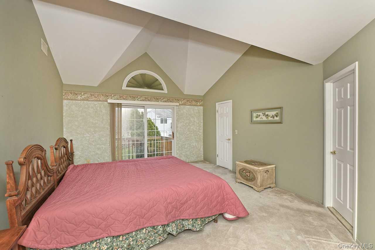 #19 photo, 79 Lakebridge Drive, Kings Park , NY 11754