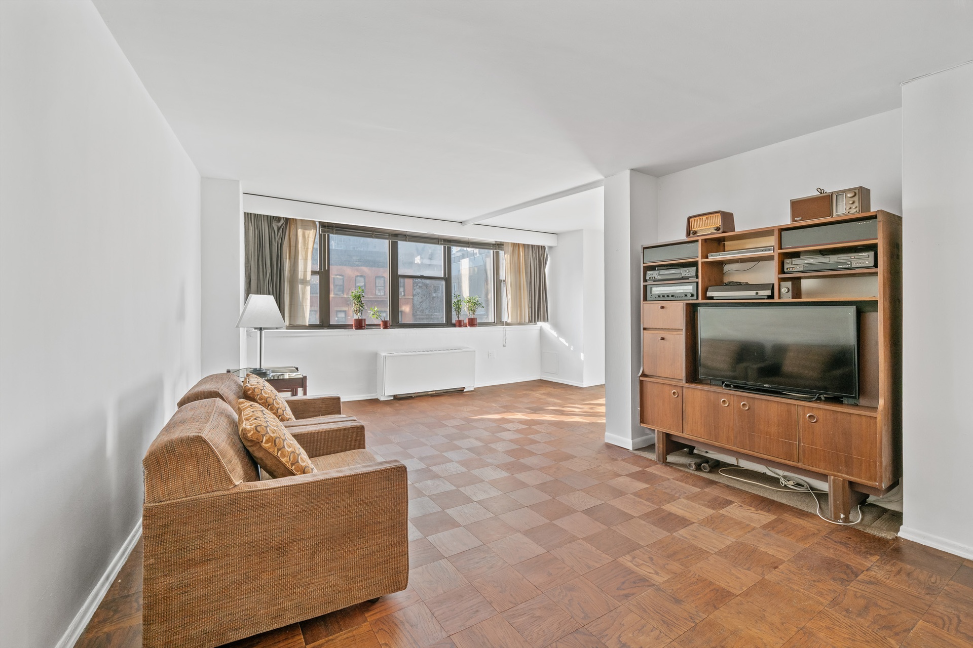 #10 photo, 225 E 36th Street, Murray Hill , NY 10016