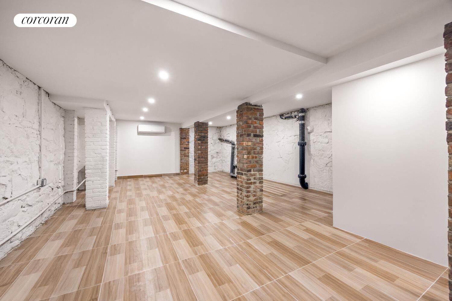 #21 photo, 1044 LAFAYETTE Avenue, Stuyvesant Heights , NY 11221