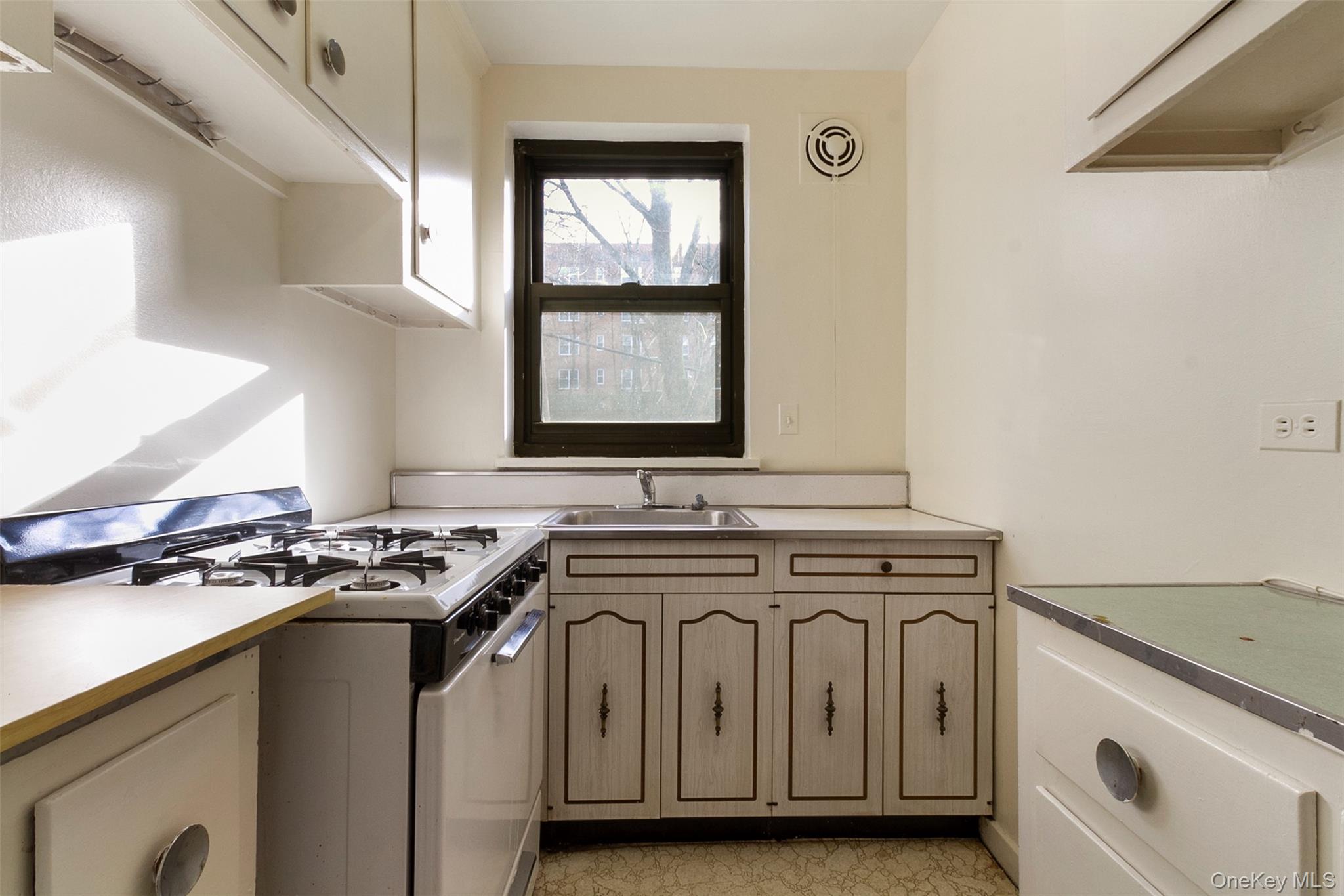 #13 photo, 5 Rockledge Road, Hartsdale , NY 10530