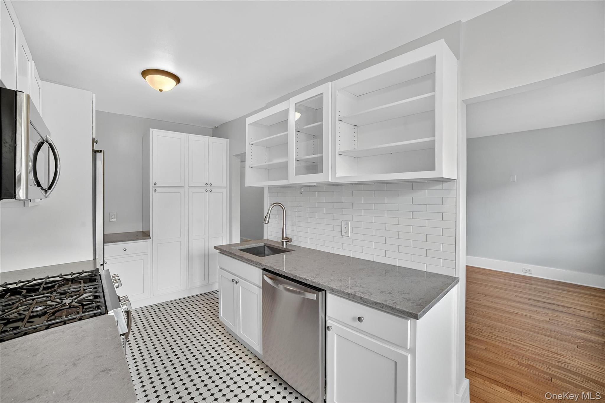 #10 photo, 294 Bronxville Road, Bronxville , NY 10708